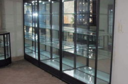 玻璃展柜,分类、应用与保养全解析